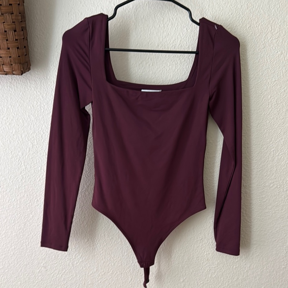 Aritzia Babaton Contour Squareneck Bodysuit